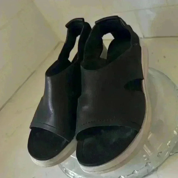 OTBT Forever Whitney black leather slip on cutout sandals size 8 - Picture 3 of 9